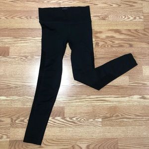 Victoria’s Secret Work Out Leggings w/ Detail